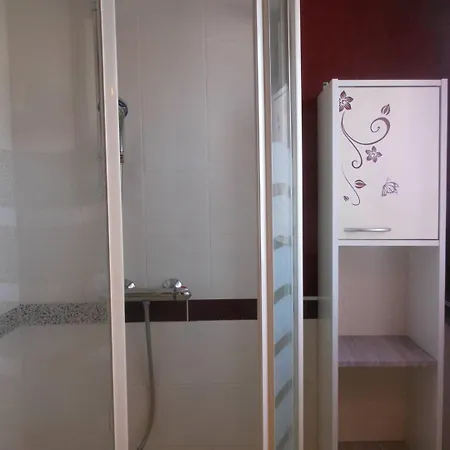 Appt 2 Pieces 28m2 + Loggia 7m2 Ref 4005 *