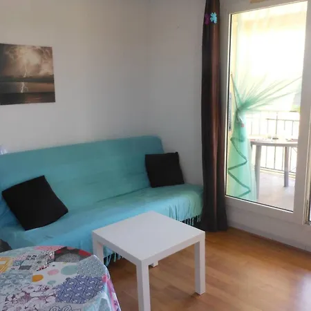 Apartment Appt 2 Pieces 28m2 + Loggia 7m2 Ref 4005 *